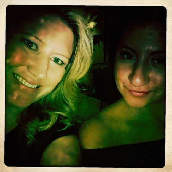 Meet your Posher, Claudia. - Picture 2 of 3